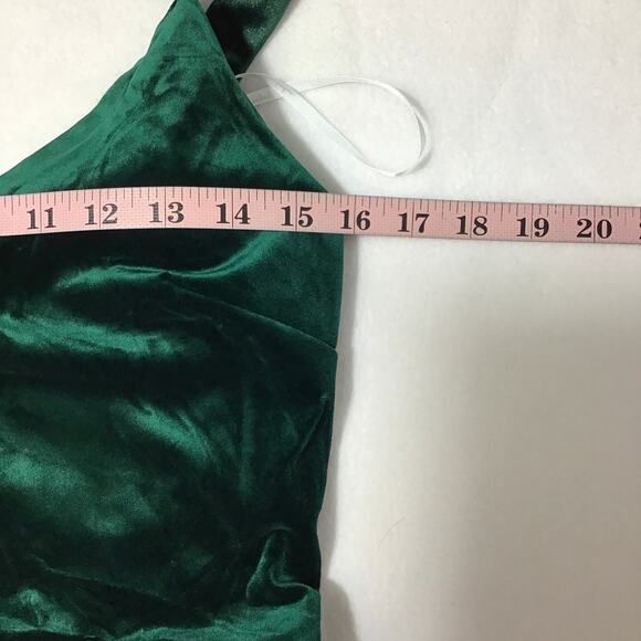LULU'S SZ M Perfectly Classy Emerald Green Velvet Strappy Jumpsuit NEW b65 - Picture 6 of 11